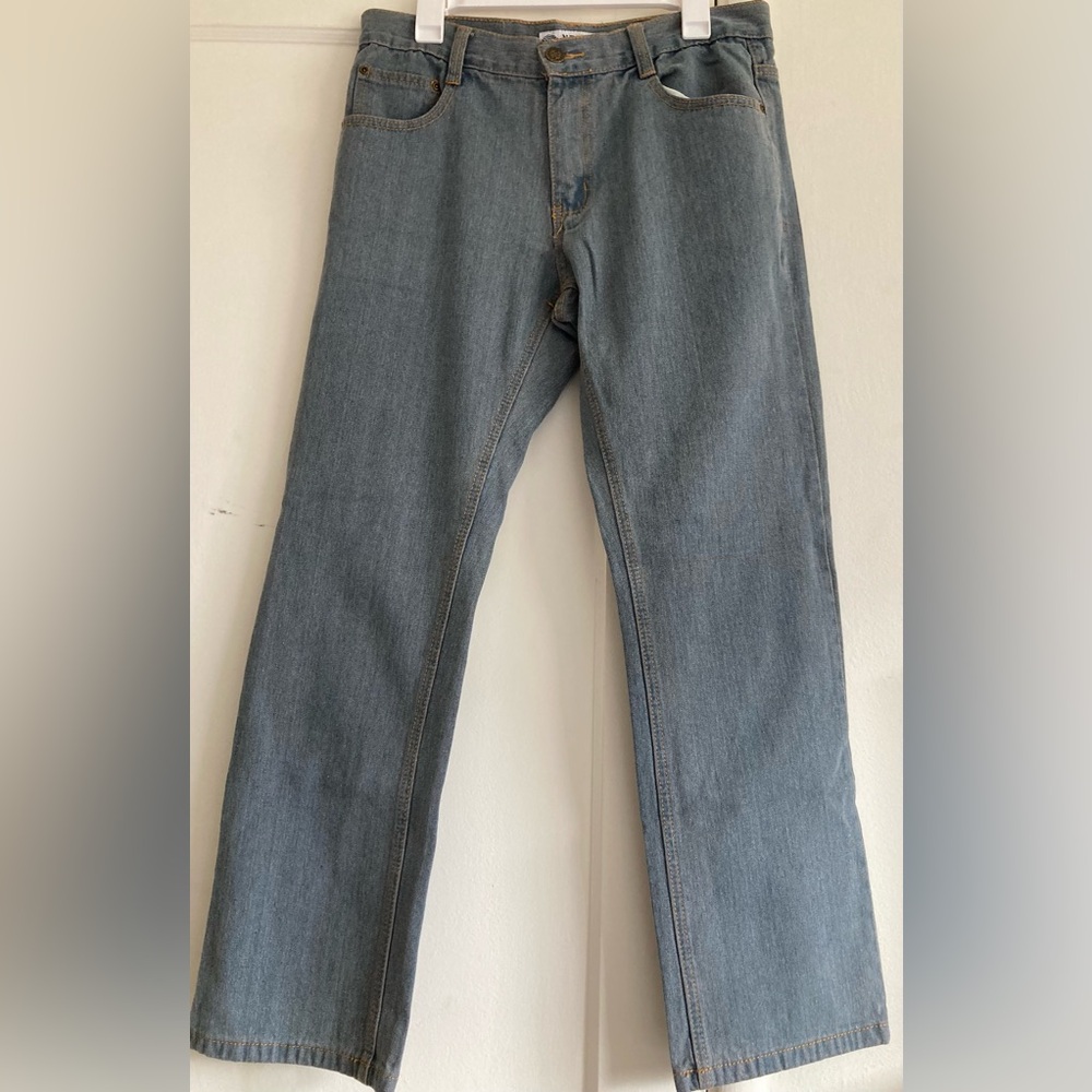 Classic Blue Straight Jeans with Timeless Appeal
